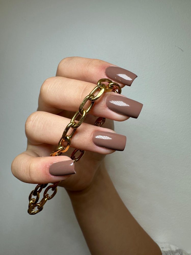 Mocha manicure